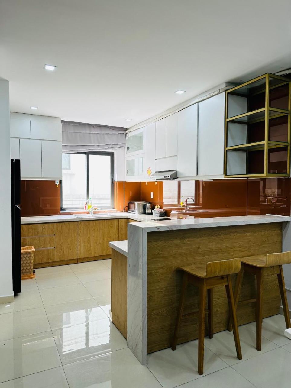 Tphomes Lakeview Apartment